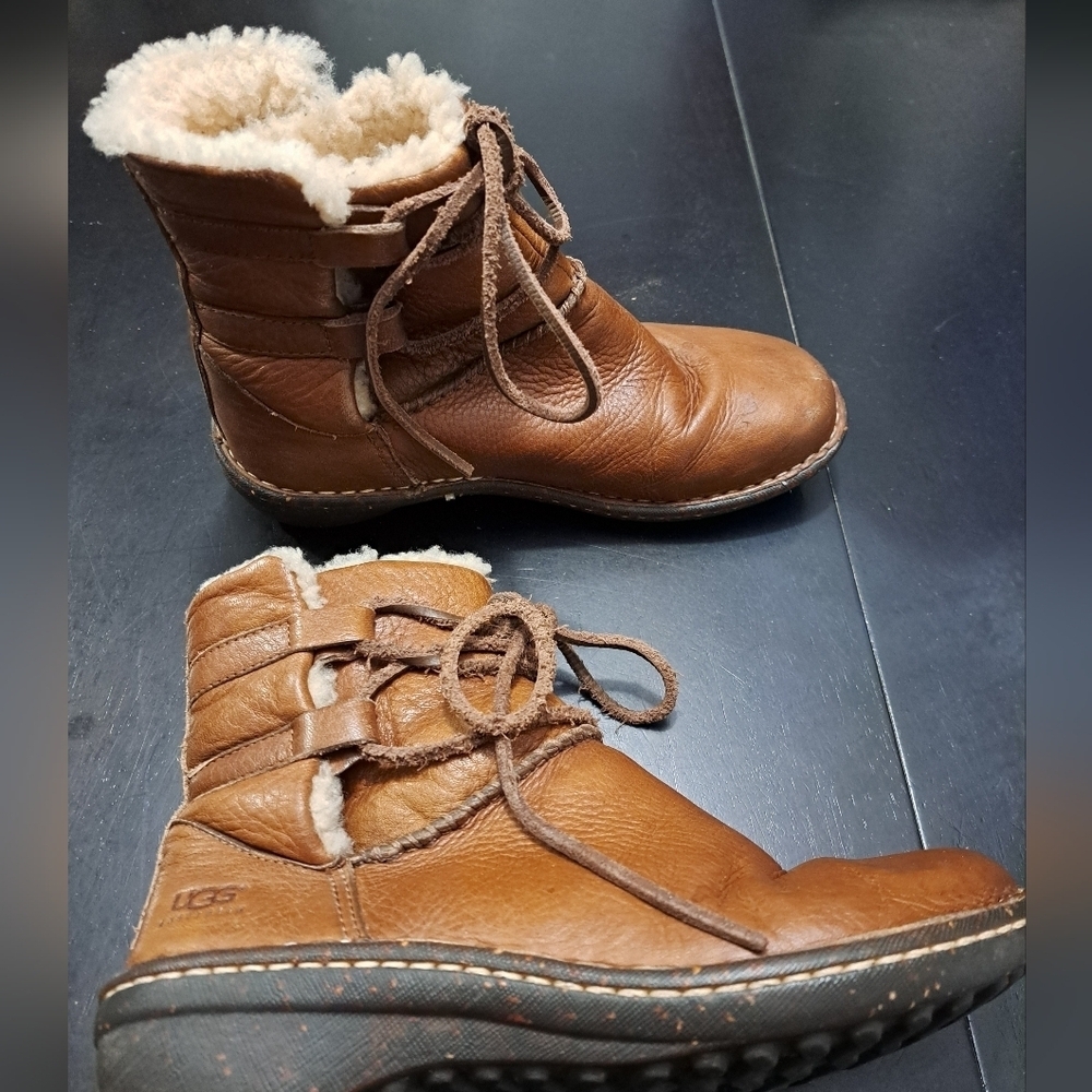 UGG Australia Caspia Brown Leather Boot    Size 5